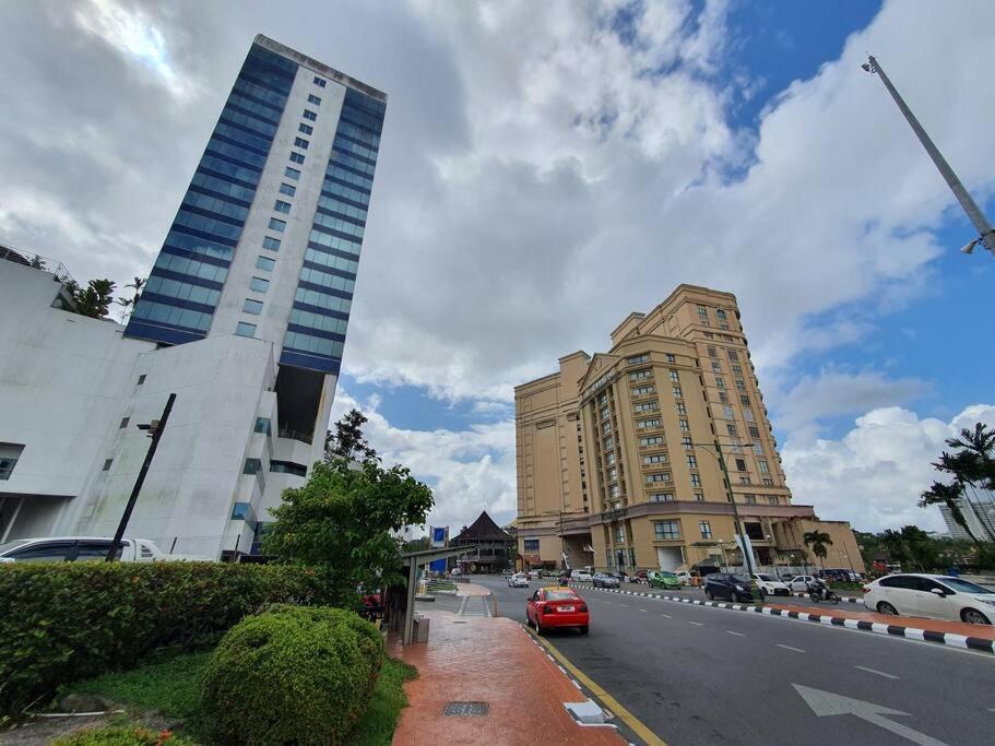 Lovely Waterfront Riverbank Suite With Pool A2 Kuching Exteriér fotografie
