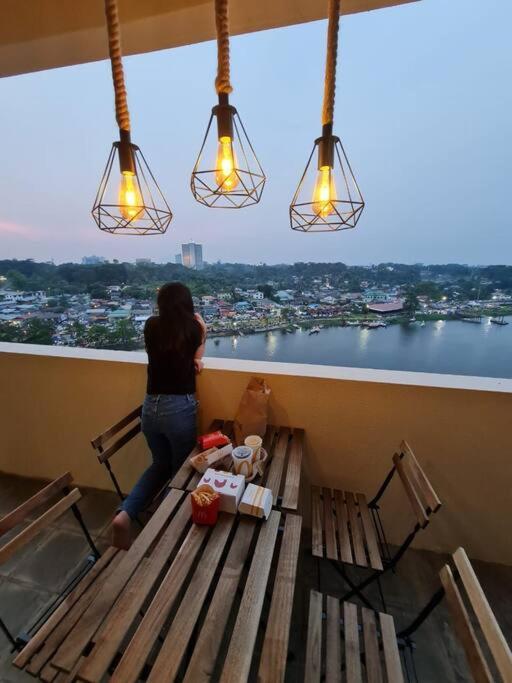 Lovely Waterfront Riverbank Suite With Pool A2 Kuching Exteriér fotografie