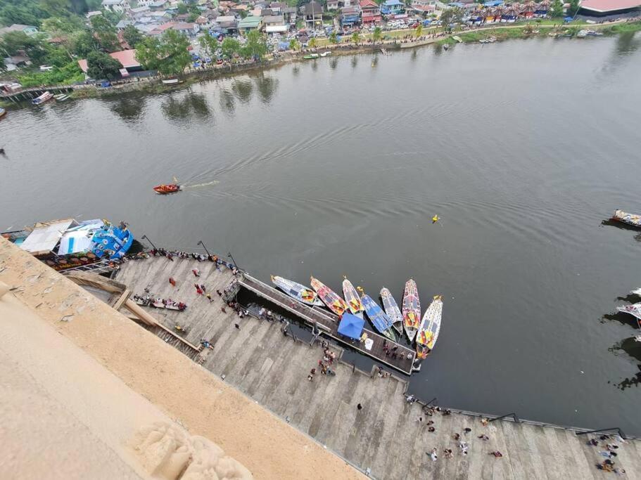 Lovely Waterfront Riverbank Suite With Pool A2 Kuching Exteriér fotografie